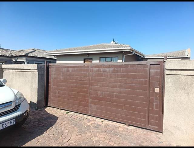 3 BEDROOM HOUSE FOR SALE IN CLOVERDENE